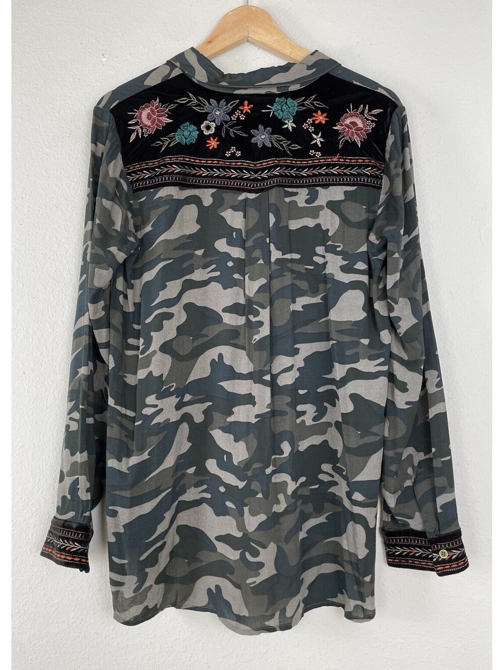 Mystree Camo Button Front Shirt Floral Mixed Print Embroidered Velvet Trim SM